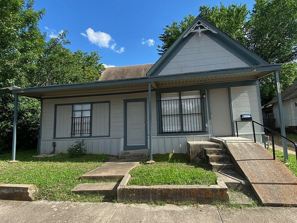 1132 E Hattie St, Fort Worth, TX 76104 | Zillow