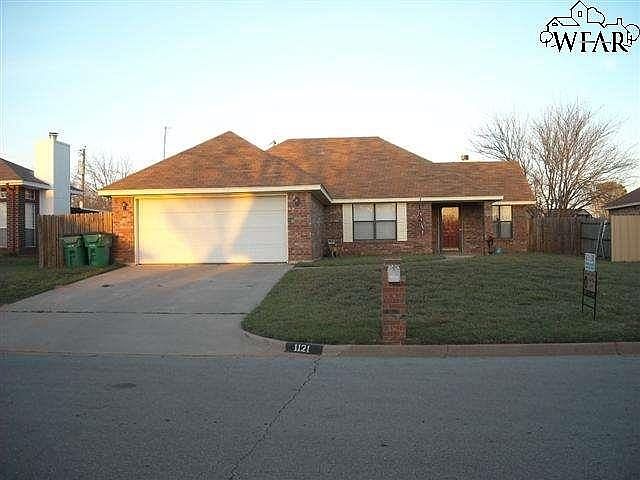 1st image of 1121 Lisa Ln