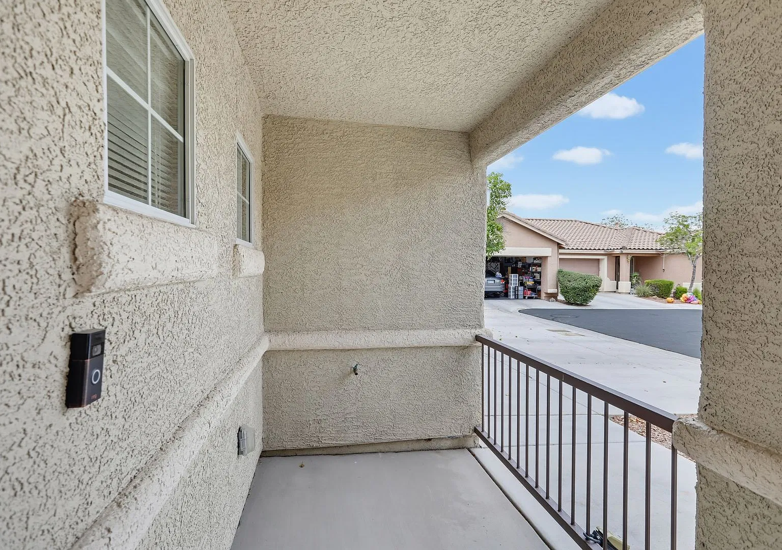 Northwest Townhome With 1st Floor Primary Suite — Photo 4
