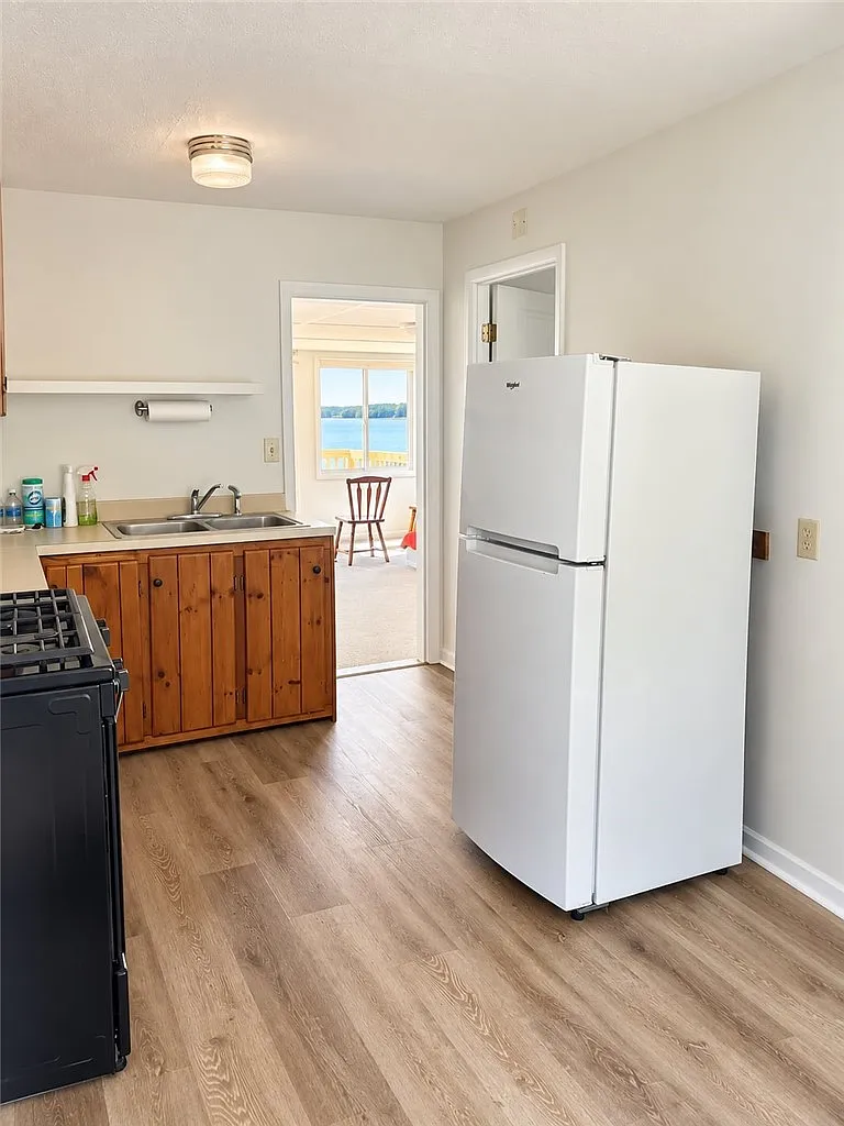 1 bed, 1.0 bath, 1070 sqft, $1,250 — Photo 2