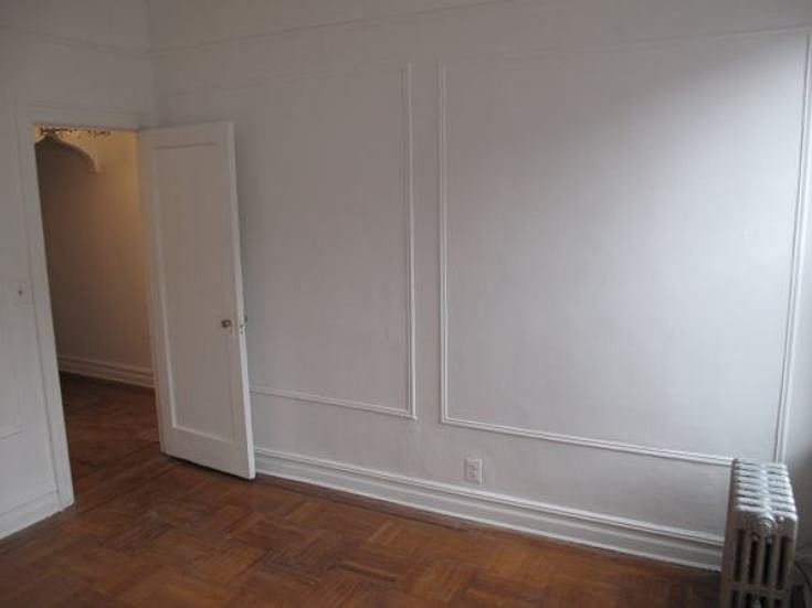 2nd image of 550 Throop Ave APT B5