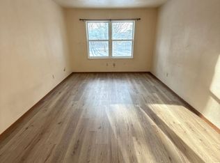 1504 Gardenette Dr APT 2, Jamestown, ND 58401