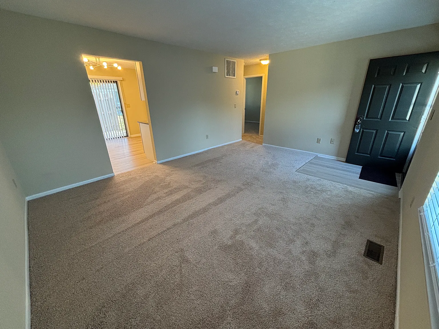 2 bed, 898 sqft, $1,395 — Photo 2