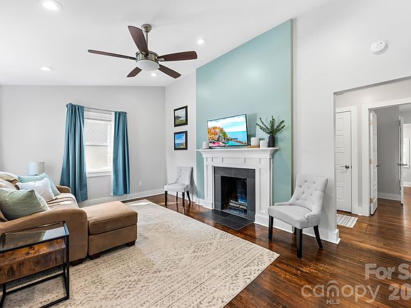 3rd image of 1120 Meadow Ln