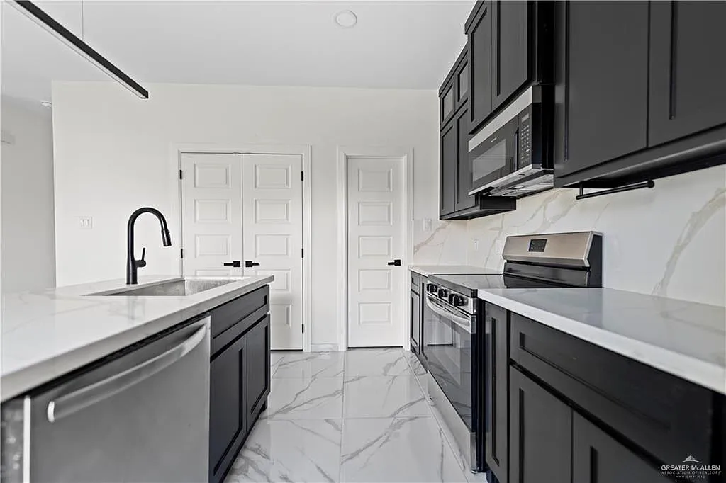 2 bed, 2.0 bath, 1100 sqft, $1,250 — Photo 4