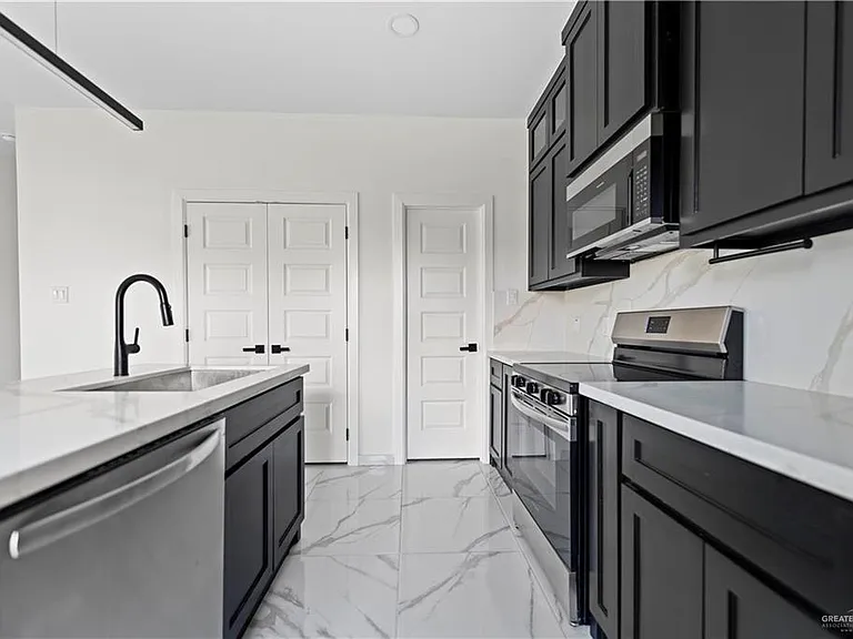 609 Buccaneers Dr #1 — Photo 4