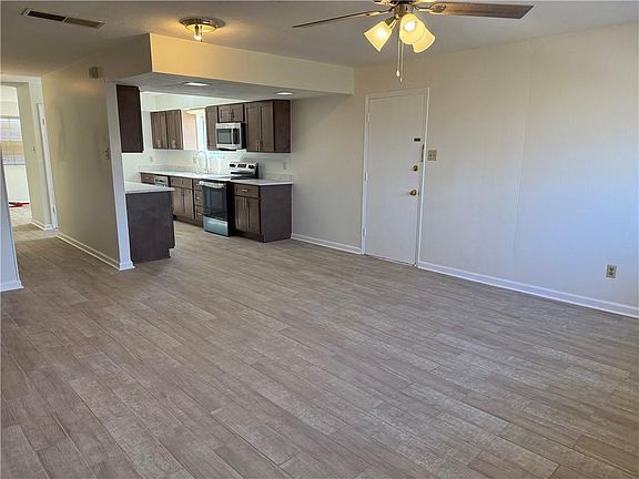 4th image of 2804-06 Lexington Dr