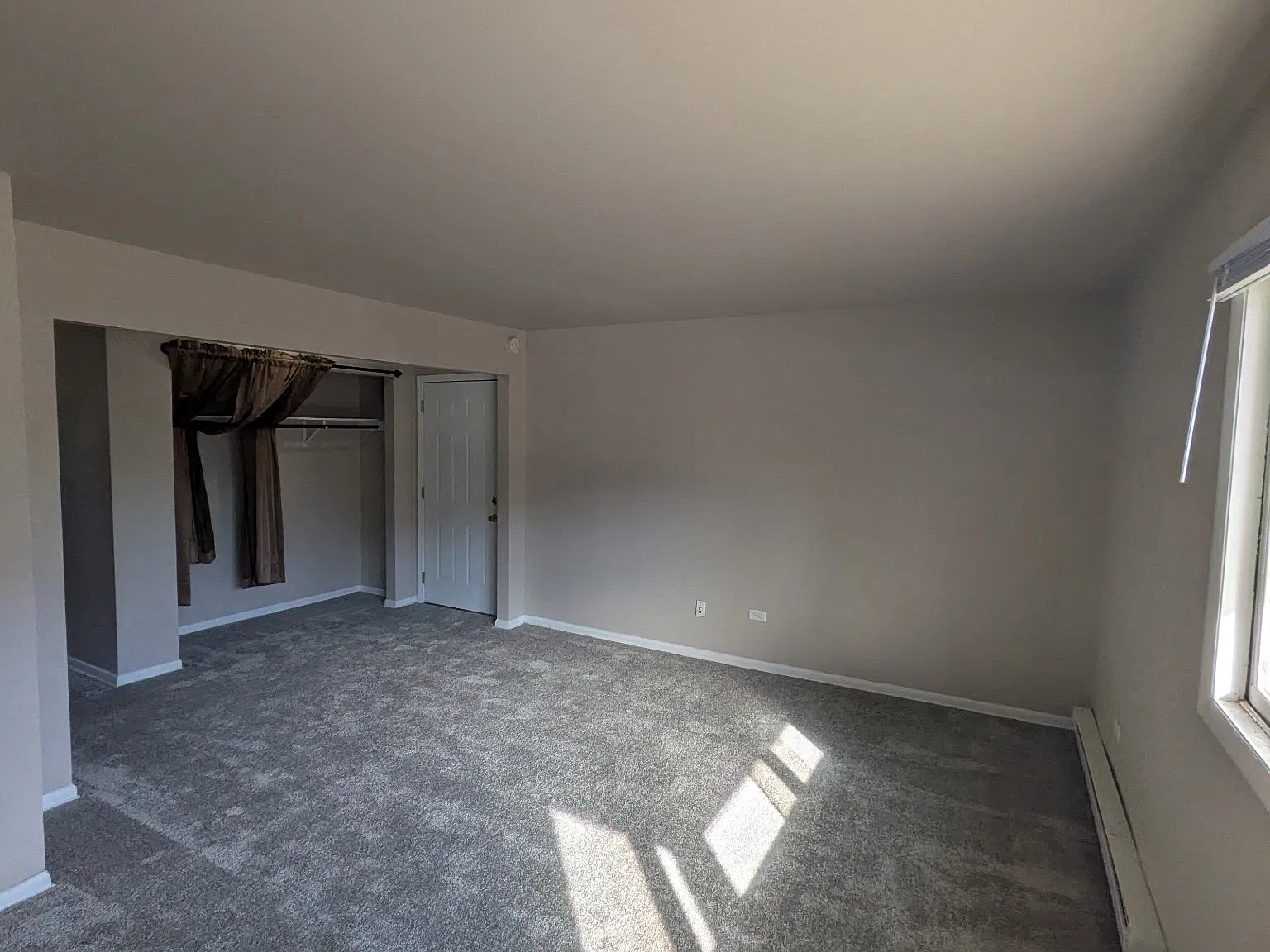 2 bed, 950 sqft, $1,300 — Photo 2