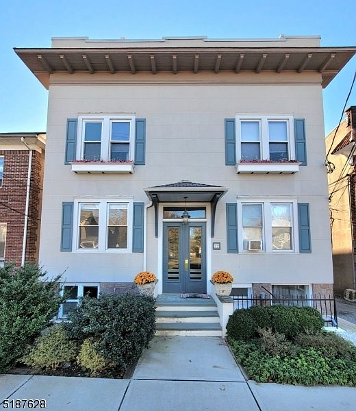 1st image of 12 Kirkwood Pl