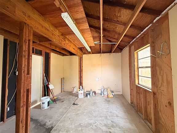 5th image of 5713 Highland Ave