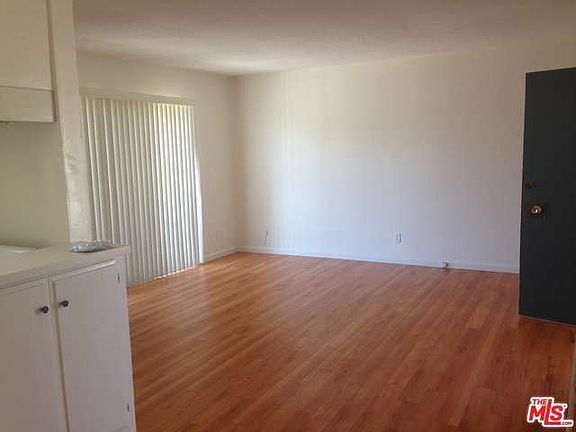 4th image of 3652 Clarington Ave