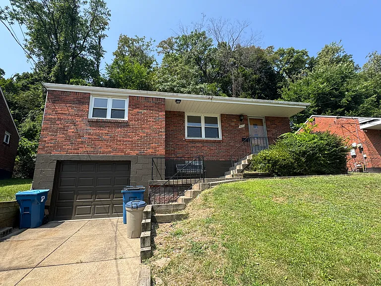 320 Dorothy Dr — Photo 1