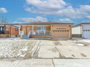7566 Lockington Cres, Mississauga, ON L4T2V5