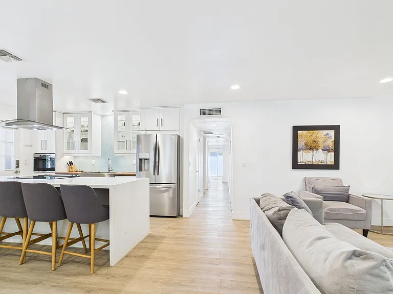 1233 W 11th St — Photo 13