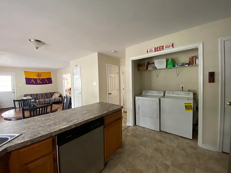 1608 Wallace St — Photo 17