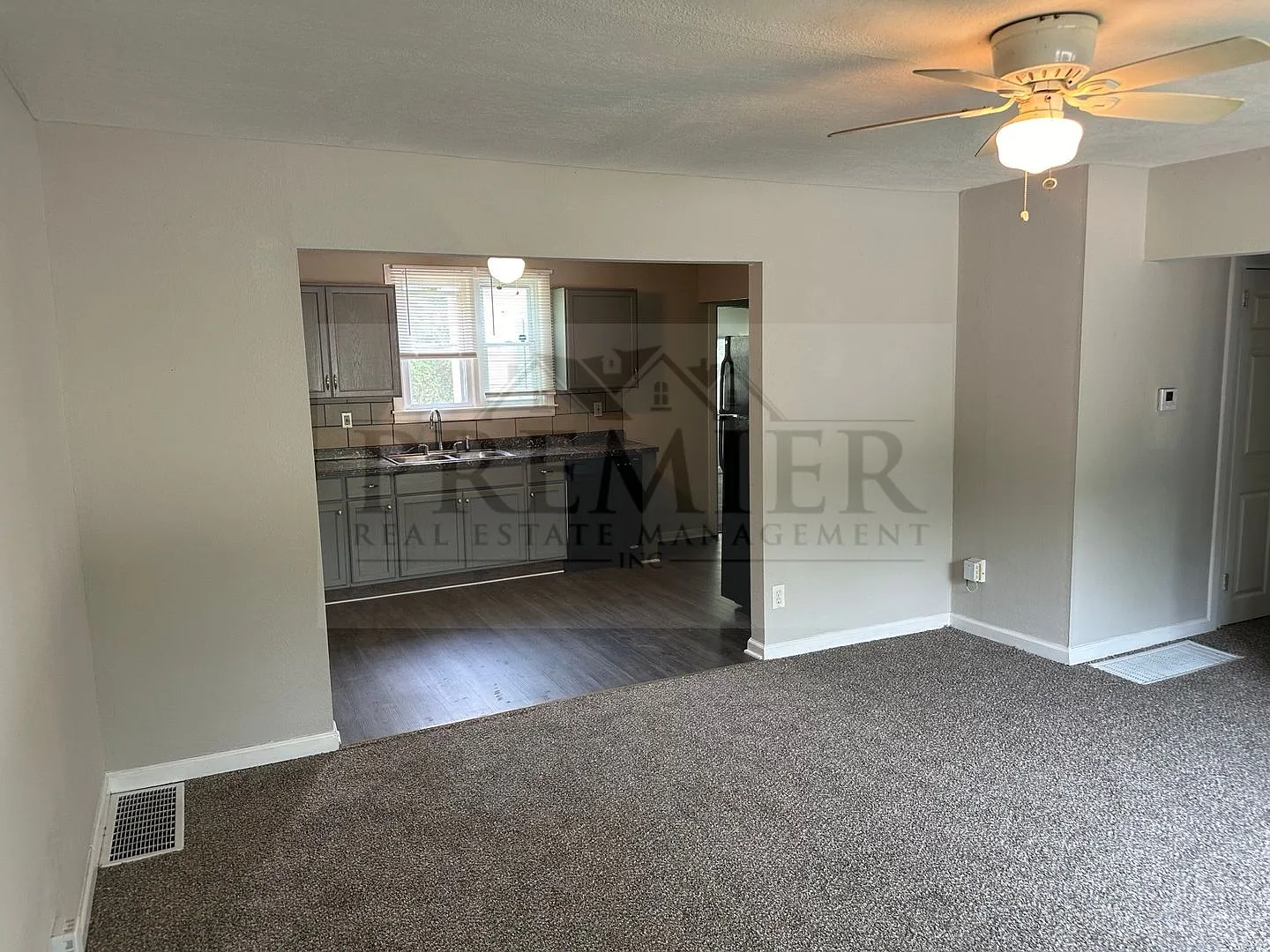 3305 S Sterling Ave, Independence, MO 64052 Rent $1499 Nice 3 bed / 1 bath house — Photo 2