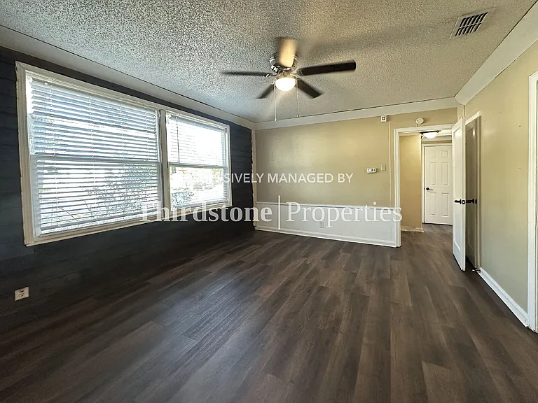 1136 Maynard St — Photo 2