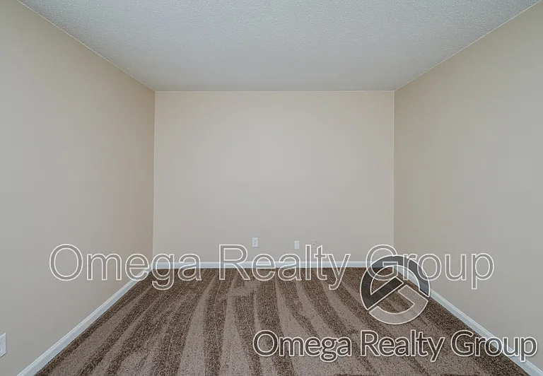 Camelot Apartments — Photo 37