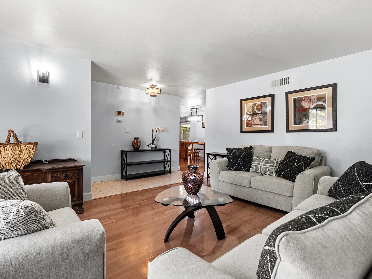 5 bed, 1988 sqft, $6,000 — Photo 3