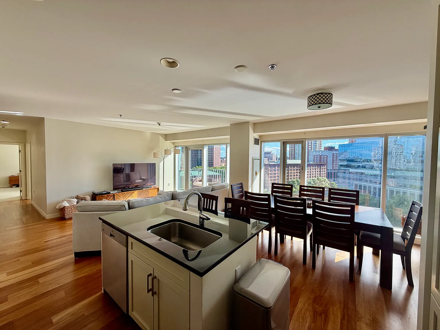 2 bed, 1318 sqft, $4,500 — Photo 4
