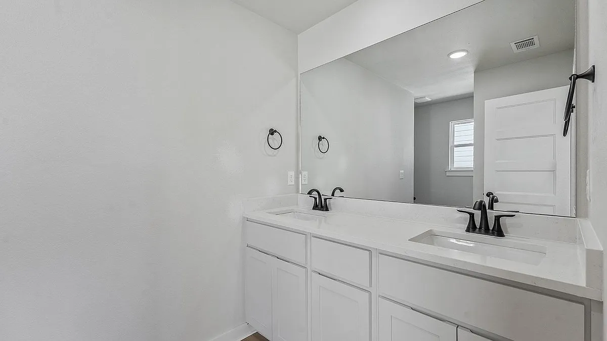 Building Photo - 1702 Cuppett Cir #2