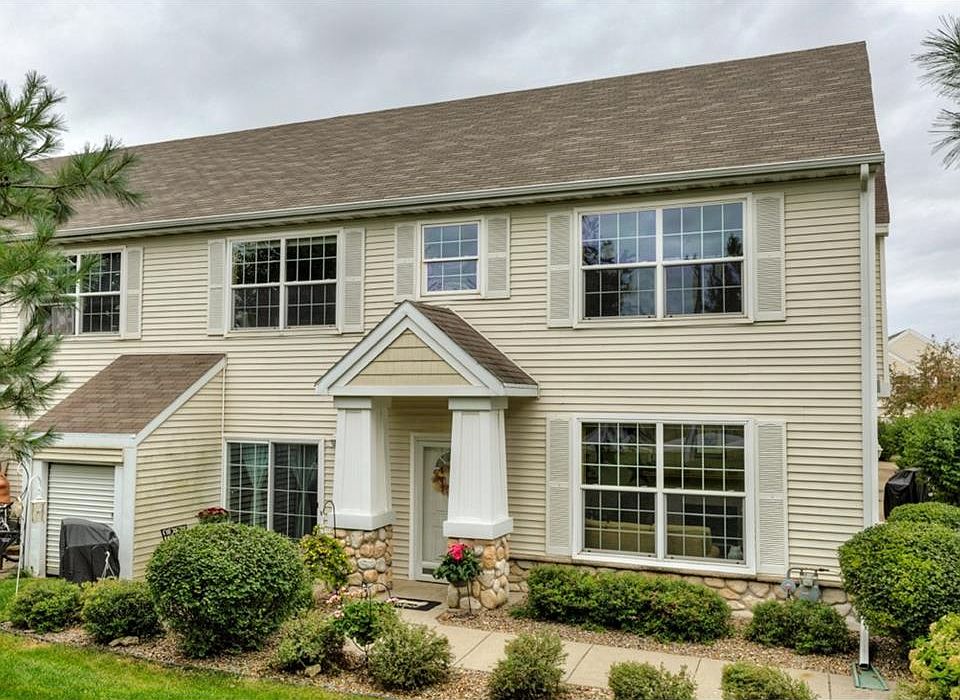 1st image of 3915 NE Gardenia Ln