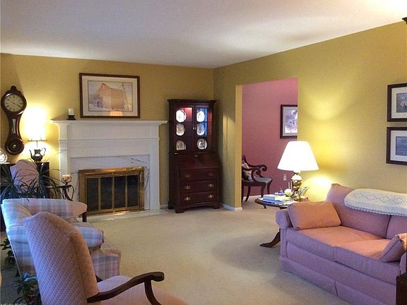 4th image of 230 Huntington Cir
