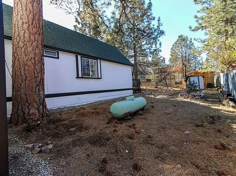 3 bed, 2.0 bath, 1200 sqft, $2,250 — Photo 3