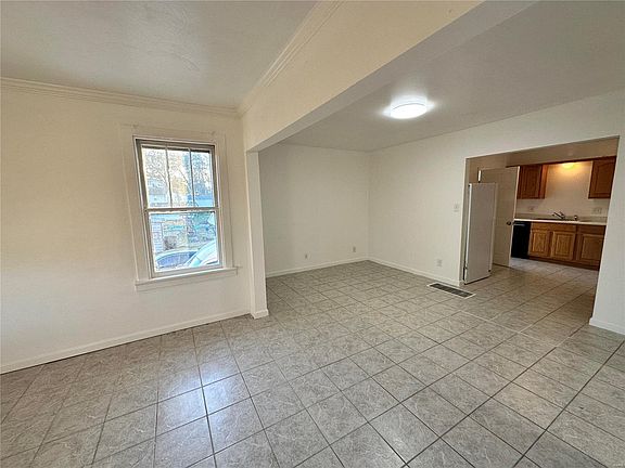 4th image of 225 Courtland Ave