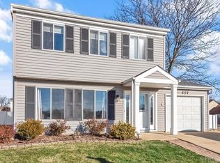 557 Topeka Ct, Carol Stream, IL 60188