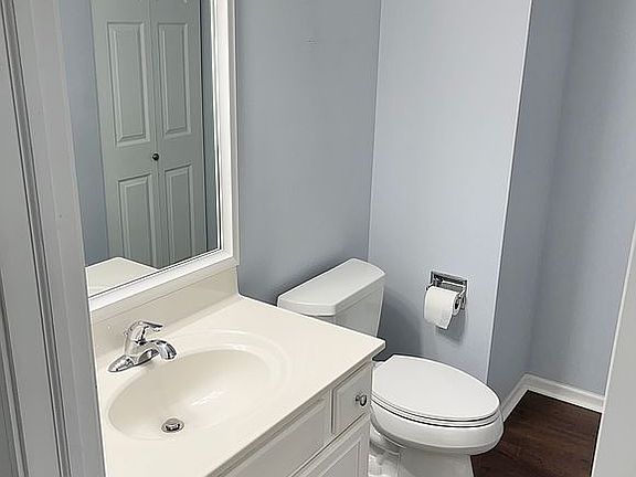 Powder Room (ground floor)