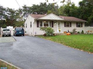 411 Hemlock Ln, Mount Laurel, NJ 08054