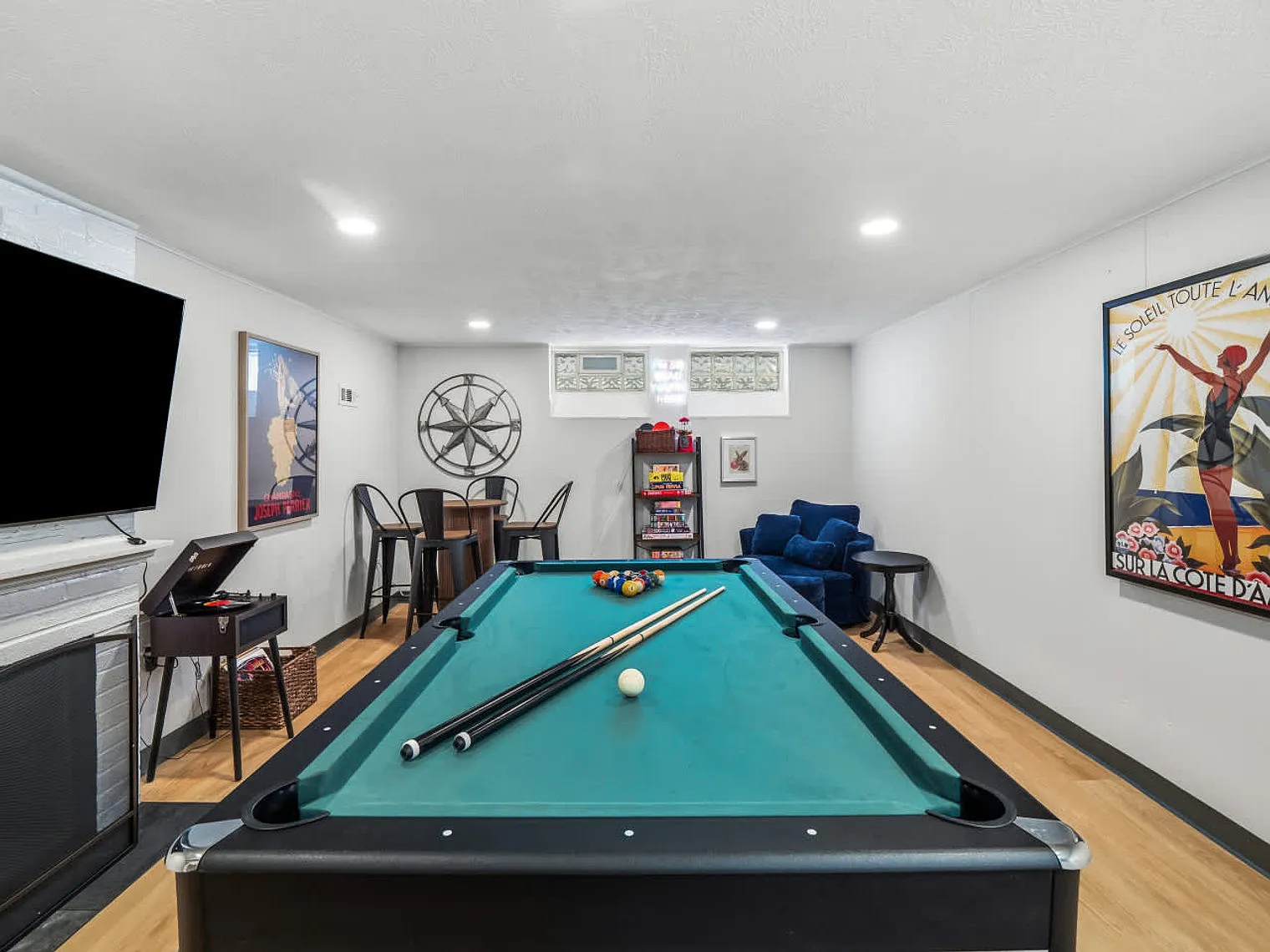 3 bed, 1.0 bath, 1302 sqft, $3,749 — Photo 2