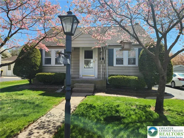 18 George Ave, Nazareth, PA 18064