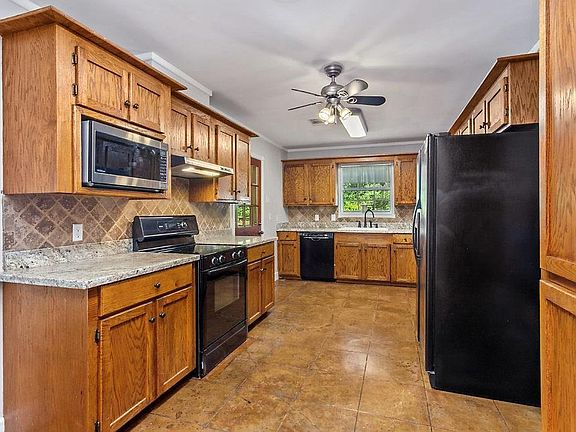 3rd image of 1432 Pin Oak Dr