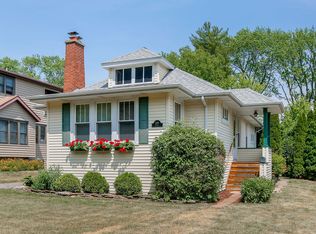 209 S Summit Ave, Villa Park, IL 60181