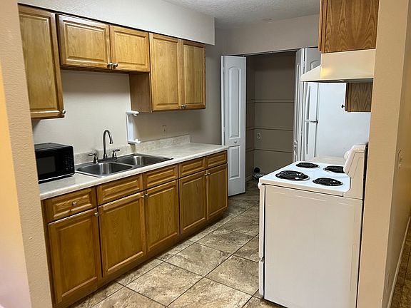5th image of 10905 W Gem St #1
