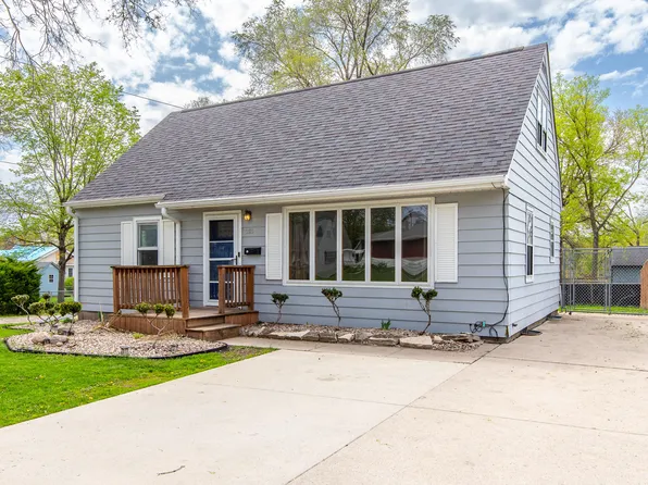 218 16th St, Ames, IA 50010