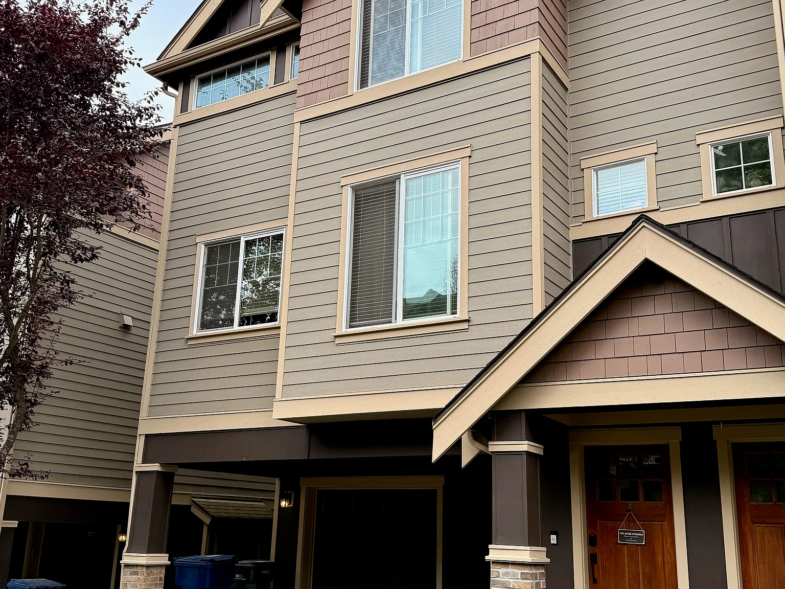 3 bed, 2.5 bath, 1687 sqft, $3,200 — Photo 2