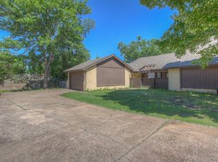 2513 E 74th Ct, Tulsa, OK 74136