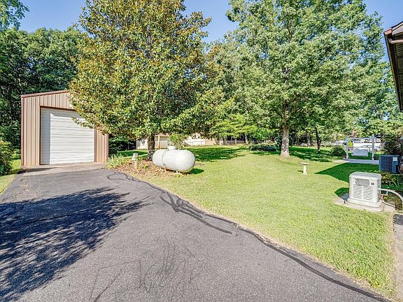 5th image of 272 Deborah Dr