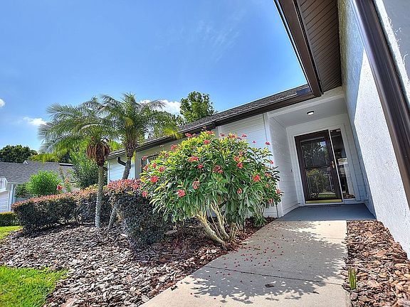 3rd image of 221 Red Rose Cir