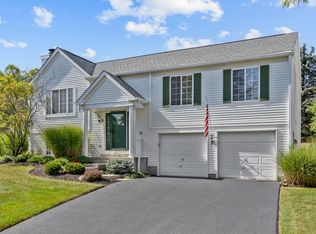 6 Fieldcrest Ct, Algonquin, IL 60102