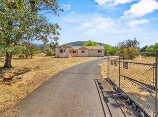 557 W Jones Creek Rd, Grants Pass, OR 97526