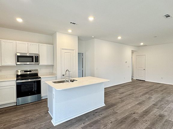 4th image of 102 Sofia Dr
