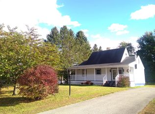 17 Farmington Ave, Gansevoort, NY 12831