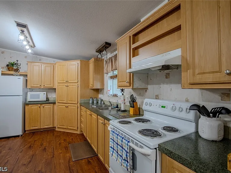1205 Inverness Ave — Photo 9
