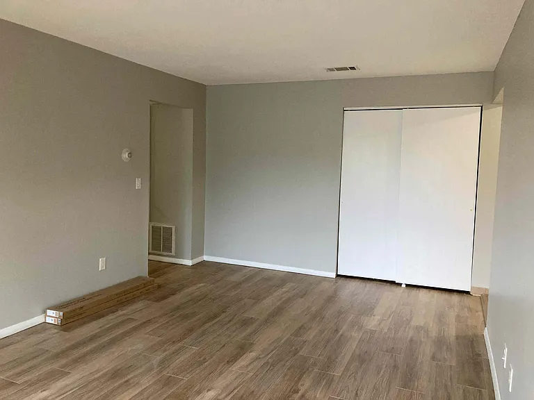 48 Shrewsbury Green Dr #E — Photo 27