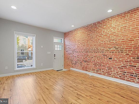 3rd image of 3213 E Fairmount Ave