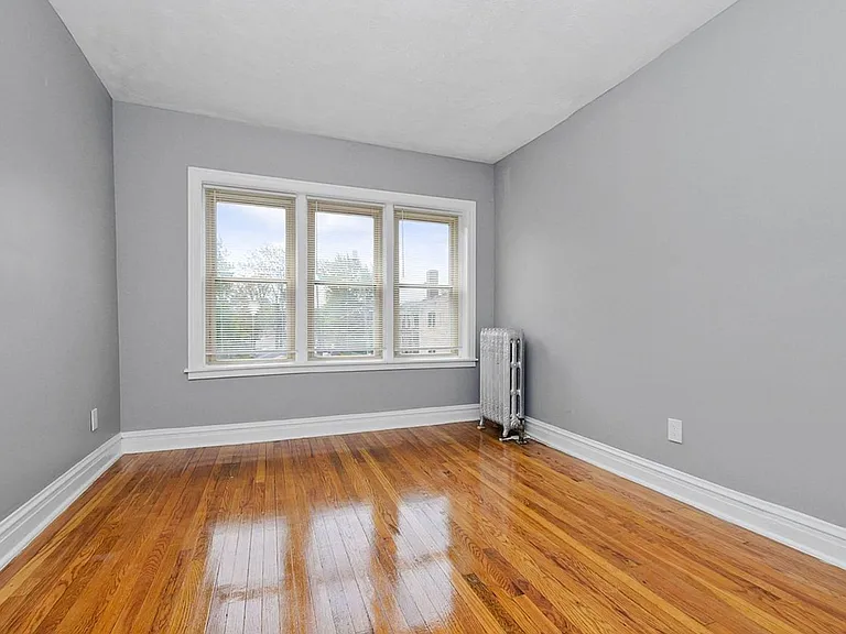 7556-58 S. Calumet Ave. / 320-28 E 76th St. — Photo 25